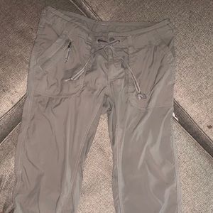 Women’s North Face camping/Trail pants size 8